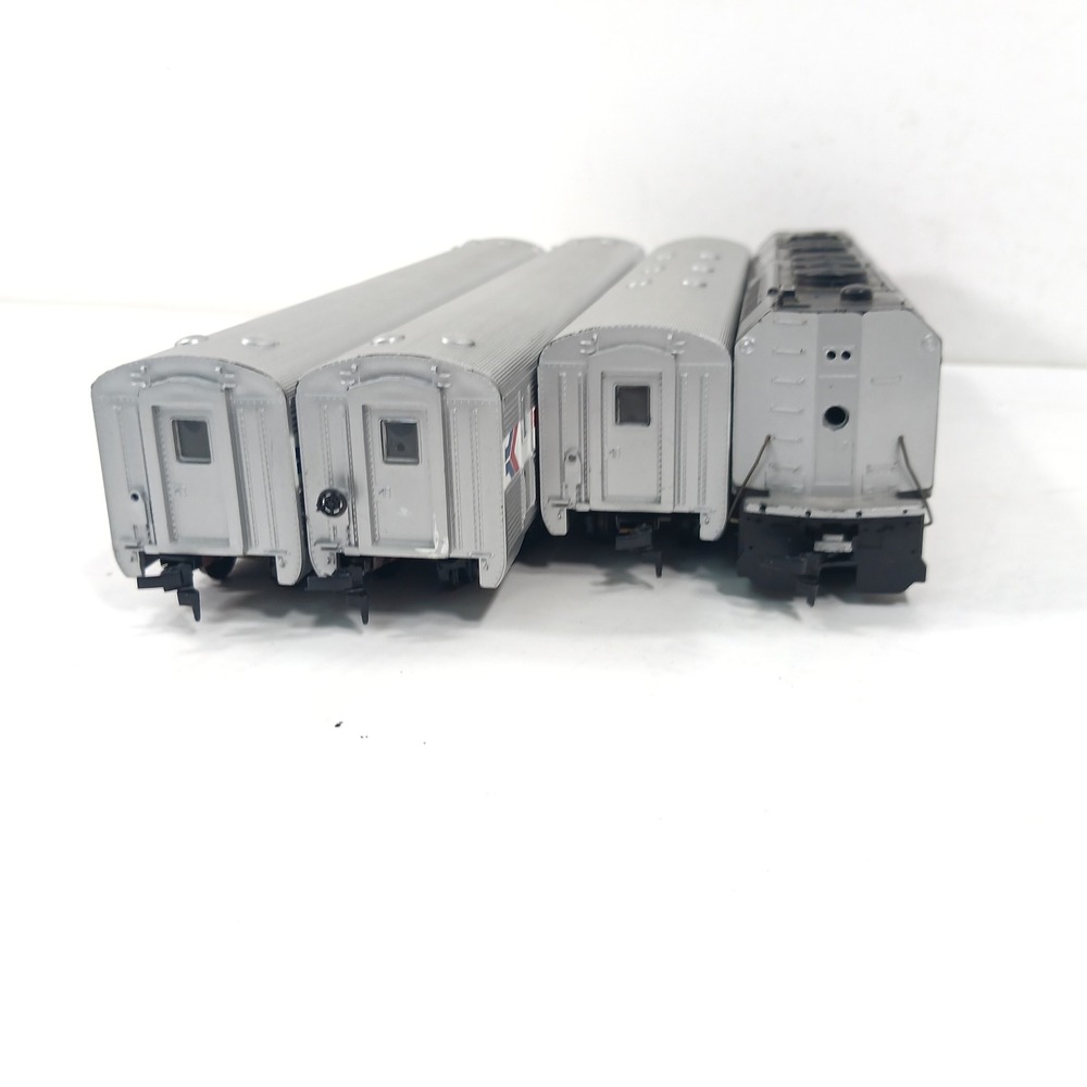 Amtrak HO Scale Model Train Set Locomotive 503 and 3 Passenger Cars Silver - Picture 12 of 16
